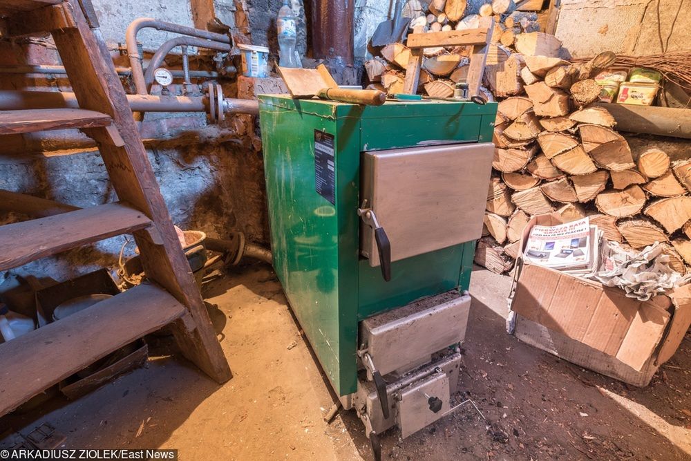 Rynek kopciuchów ma się świetnie. Zakazu sprzedaży nikt nie egzekwuje, rząd tłumaczy się szarą strefą