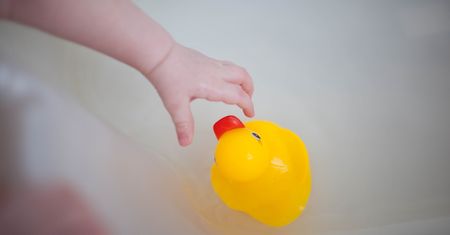 Dziecko utopiło się podczas kąpieli. Matka na chwilę spuściła je z oczu