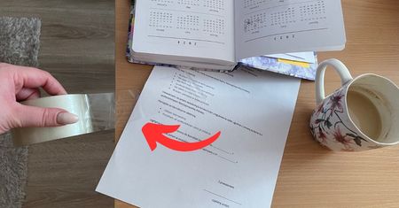Jeśli taśma spadnie na papier, możesz ją oderwać bez niszczenia dokumentu! Wystarczy 1 trik