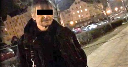 Katował szczeniaka w centrum miasta. Przechodnie nie czekali na policję