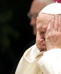 Papież przeznaczył 100 tys. dolarów na pomoc chorym na AIDS