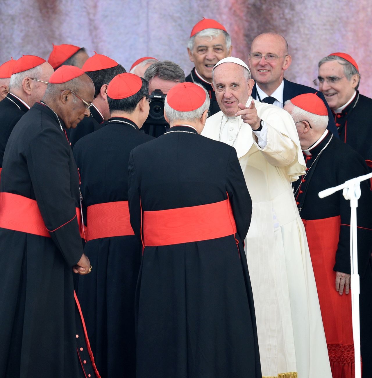 Papież Franciszek szuka dialogu z lefebrystami. Pytanie brzmi: czy warto?