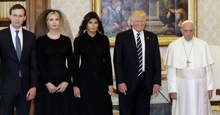 Ludzie współczują papieżowi. Musiał spotkać się z Trumpem