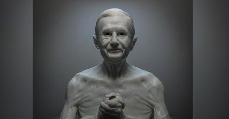 Benedykt XVI bez koszulki. "Zachwyt i zgorszenie"