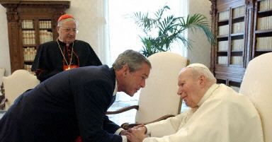 Bush wręczył papieżowi medal