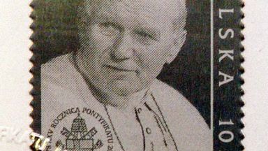 Znaczek z wizerunkiem papieża wydany przez Pocztę Polską