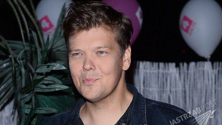 Michał Figurski już sam je i pije