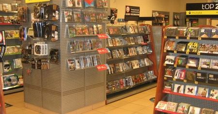 Najlepiej sprzedające się w tym roku w Polsce pudełkowe gry wideo to...