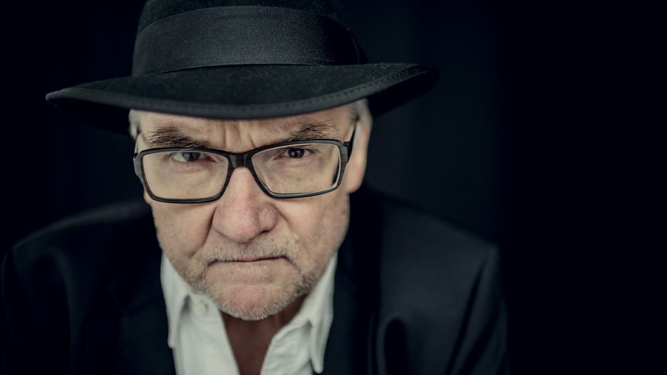 Pisarz wydał do tej pory ponad dwadzieścia autorskich powieści