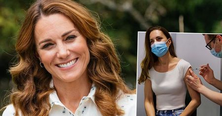 Księżna Kate zaszczepiła się na Covid-19. Wszystko uwieczniły kamery. Nie obyło się bez kontrowersji