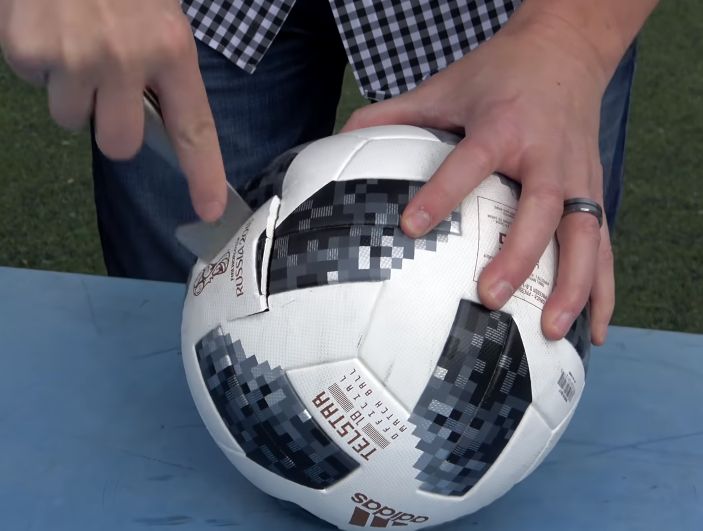 Piłka Telstar 18 może połączyć się ze smartfonem