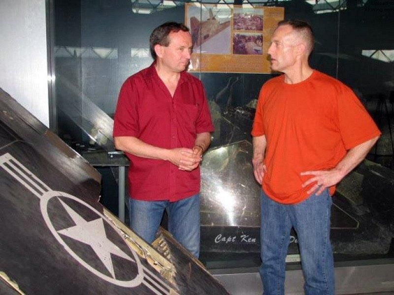 Dawni wrogowie - amerykański pilot i człowiek, który go zestrzelił 