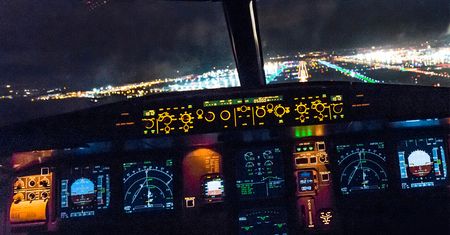 Pilot Easyjet skazany na rok więzienia. Gdy lądował "telepało nim" po narkotykach