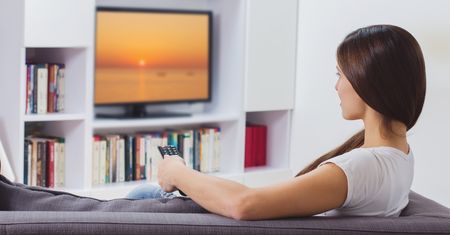 Telewizory Smart TV do 2 tys. zł. Nowoczesne modele powyżej 50 cali