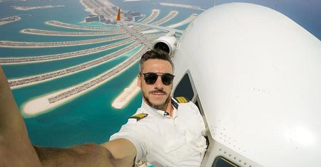 Szalony pilot czy żartowniś? Jego zdjęcia budzą zdumienie