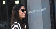 LOOK OF THE DAY: Freida Pinto w paskach Akris