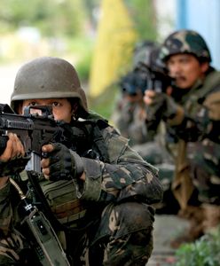 Filipińska armia omyłkowo ostrzelała własnych żołnierzy. Zginęło 10 osób