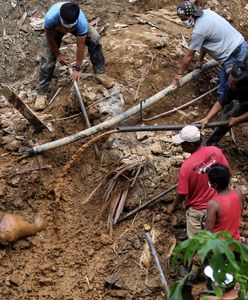 Filipiny: osunęła się ziemia. Ofiary proszą o pomoc w SMS-ach
