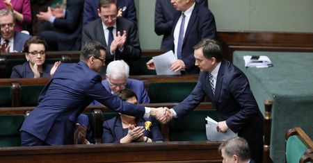 "Piątka Morawieckiego. Tym razem z Ziobrą" (Opinia)