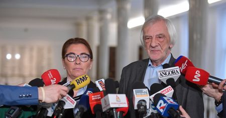 Liderzy PiS odpowiadają Broniarzowi: "Wysadza polską szkołę"
