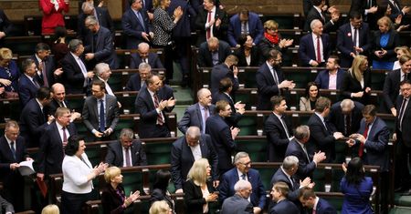 Koronawirus w Polsce. Parlamentarzyści PiS nie chcą spotykać się w Sejmie w czasie epidemii