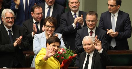 Polacy zabrali głos. Kukiz'15 wchodzi do Sejmu, Platforma odrabia straty