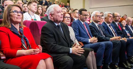 Kiepskie wieści dla rządu i premiera. Najnowszy sondaż