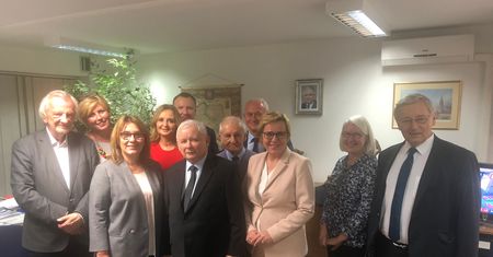 Wyniki wyborów 2019. Feta w gabinecie prezesa Jarosława Kaczyńskiego