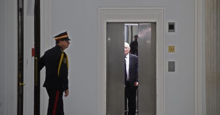 Jarosław Kaczyński przybywa z wytycznymi dla marszałek Sejmu. Prezes PiS angażuje TK do blokady Sądu Najwyższego