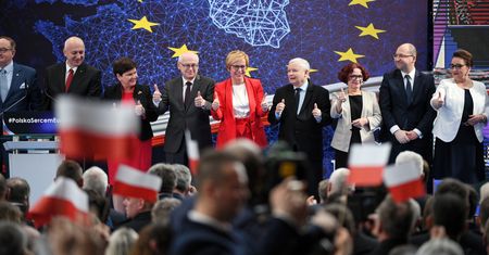 LGBT+ konsoliduje PiS i dzieli opozycję. Kaczyński wykorzystuje temat, bo "tak wychodzi z badań"