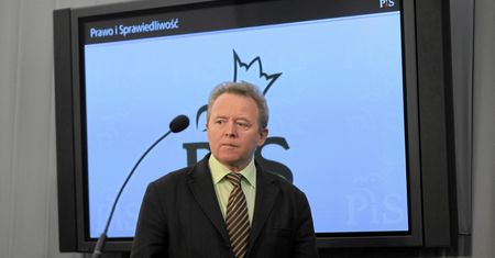Porażająca hipokryzja PiS. Wymagają apolityczności, ale nie od swoich