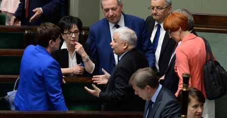 Wyborcy PiS powiedzieli, co myślą o nagrodach. To nie są dobre wieści