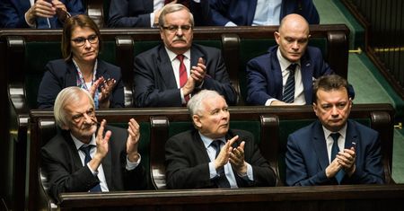 Najnowszy sondaż. PiS liderem, Nowoczesna poza Sejmem