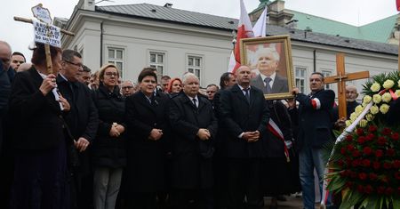 W Warszawie po raz 90. upamiętniono ofiary katastrofy smoleńskiej