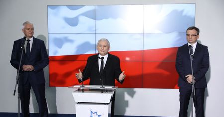 Polityk PiS: "Jeśli trzeba będzie, zrobimy ustawę dyscyplinującą koalicjantów". "Ziobryści" idą na zderzenie, Gowin walczy o "normalsów"