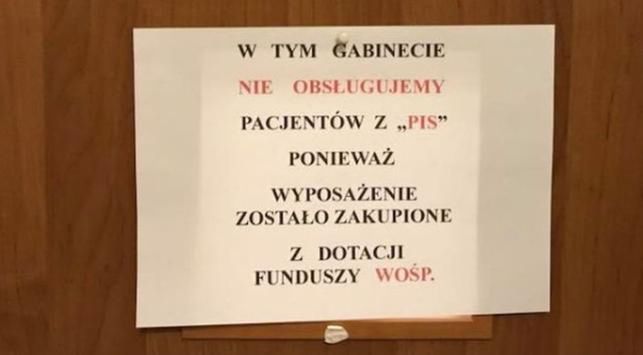 Wraca sprawa kartki "Nie obsługujemy pacjentów PiS". Śledztwa nie będzie