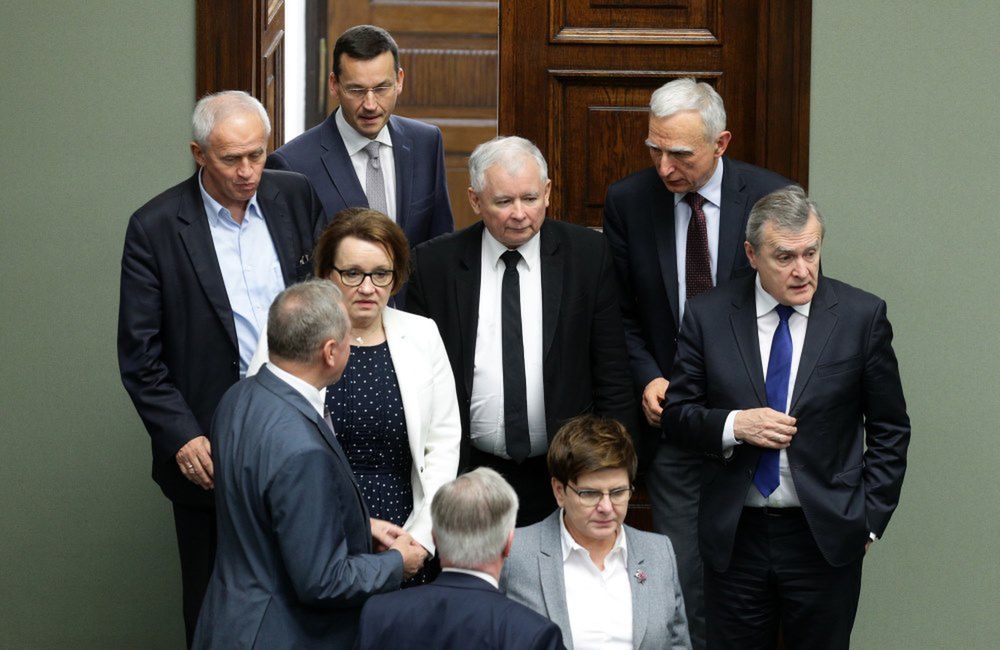 Deforma edukacji i inne przykłady rozwalania państwa przez PiS. Jacek Żakowski: płacenie za szkodzenie