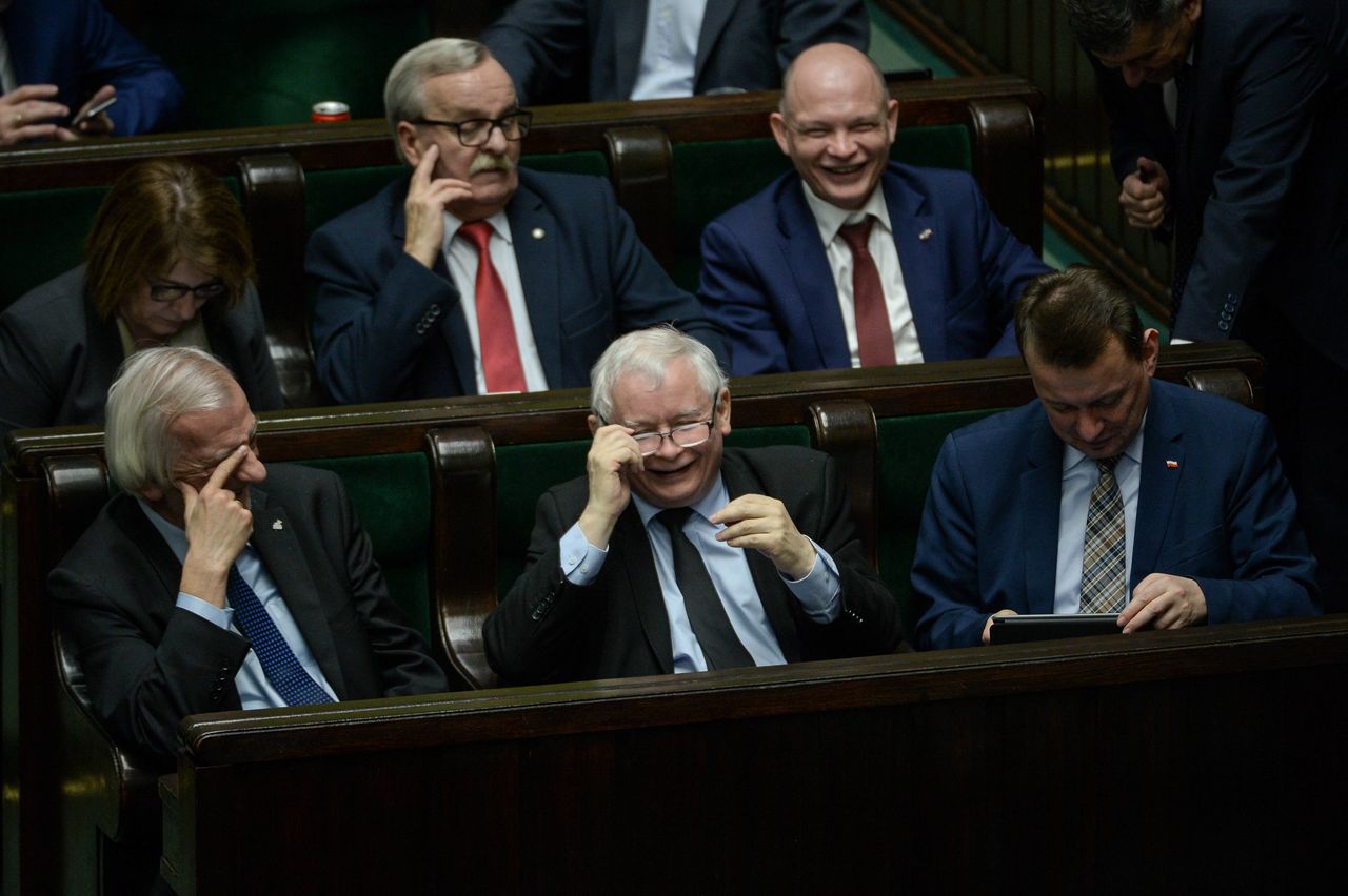 PiS traci, PO zyskuje? Nowy sondaż mówi co innego