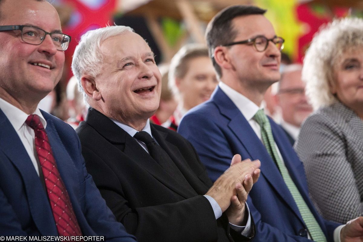 Sondaż. PiS z samodzielną większością, cztery partie w Sejmie