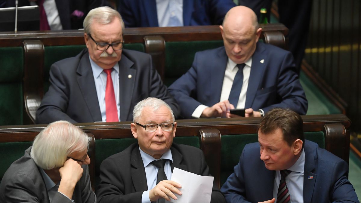 Na sali Sejmowej rozległy się skandowania: "Jarosław, Jarosław!"