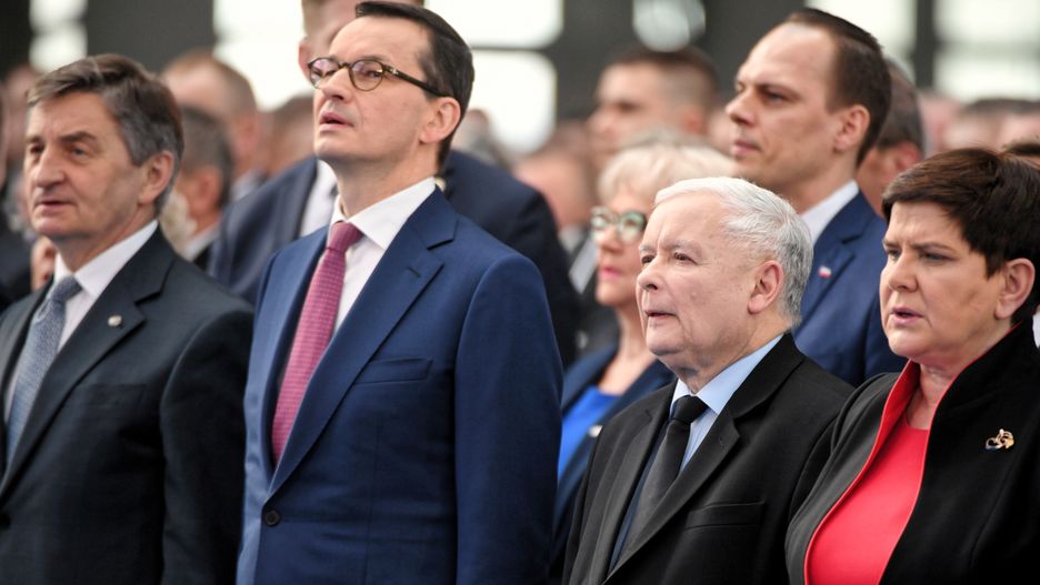Marek Kuchciński, Mateusz Morawiecki, Jarosław Kaczyński i Beata Szydło na konwencji PiS