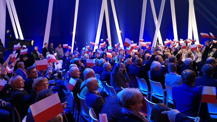 Wybory 2019. Dziennikarze niewpuszczeni na wieczór wyborczy PiS. Zabrakło miejsc