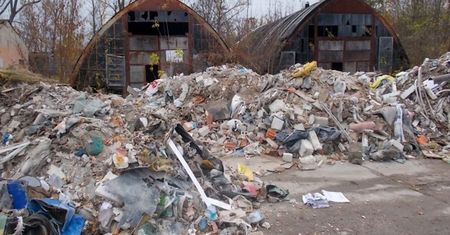 Nielegalne wysypisko śmieci. Zalega 40 ton odpadów