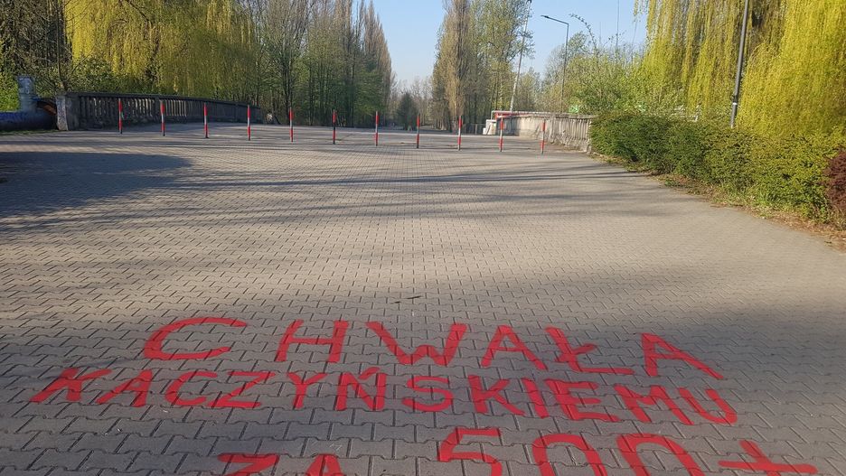 Sosnowiec: napisy w miejskim parku