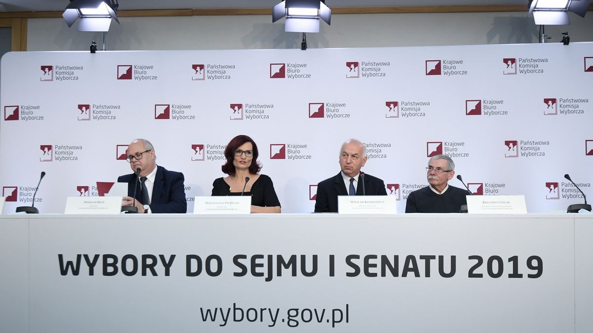 PKW zaplanowała kilka konferencji na dzień wyborów.
