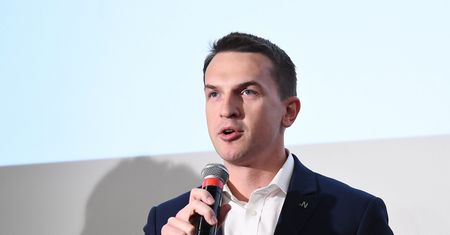Poseł Adam Szłapka donosi na TVP. "Nielegalne finansowanie PiS i kampanii wyborczej partii"