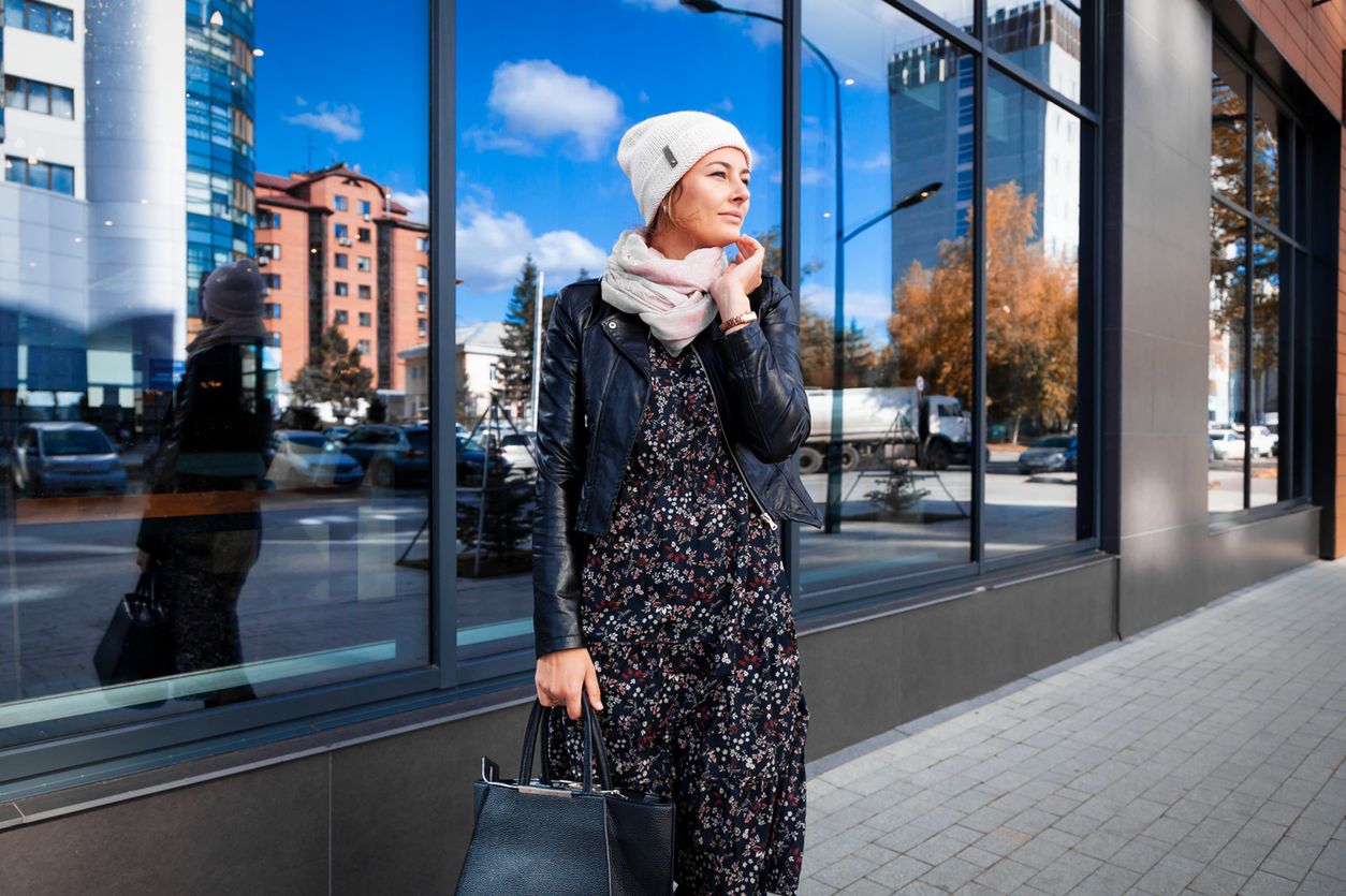 Do biura, na randkę i na zakupy. Eleganckie sukienki dla jesiennej elegantki