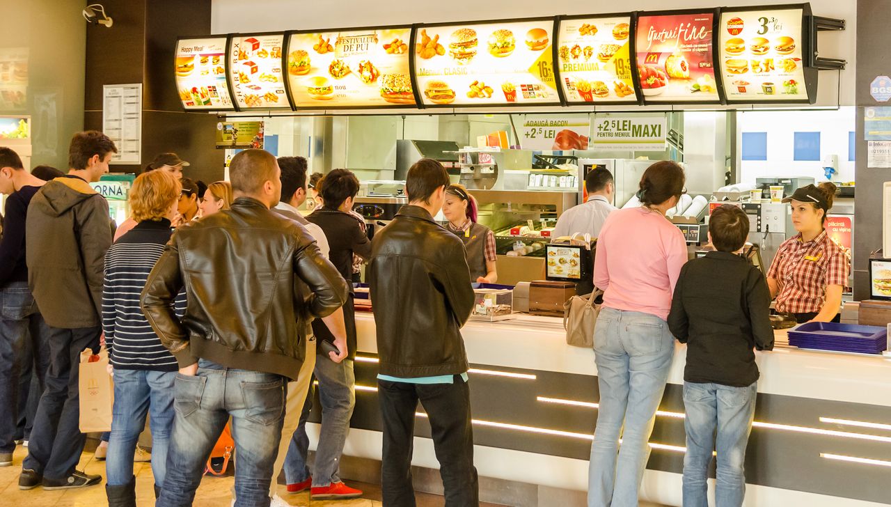 Polak je w domu. Do restauracji zaglądamy częściej tylko od Rumunów i Serbów