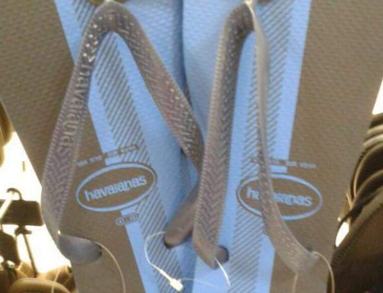 Jakiego koloru są te klapki? 