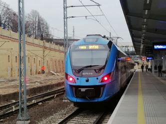Dodatkowe wagony i śledzenie obłożenia pociągów przez internet. PKP przygotowuje się na święta